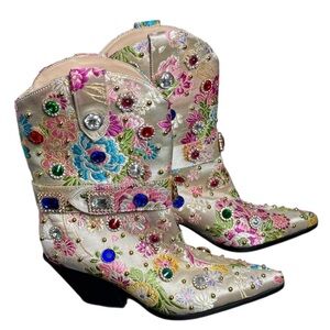 Floral Embroidered Heeled Boots